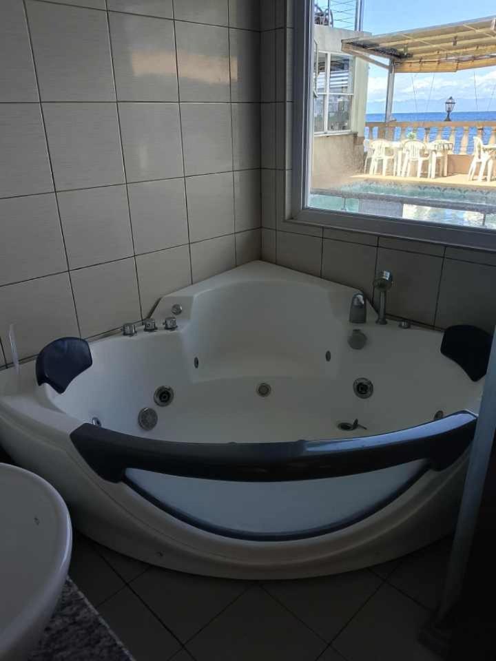 Ocean Breeze Resort Toledo Exterior foto